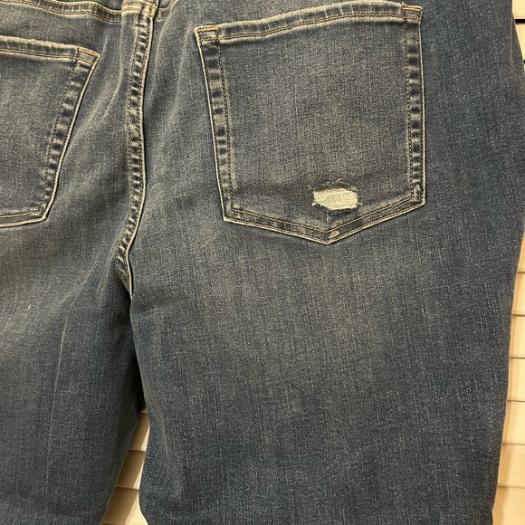 NWT Maurices Women’s Distressed Jeans Ankle High Rise Super Stretch 20w Short - Picture 9 of 9